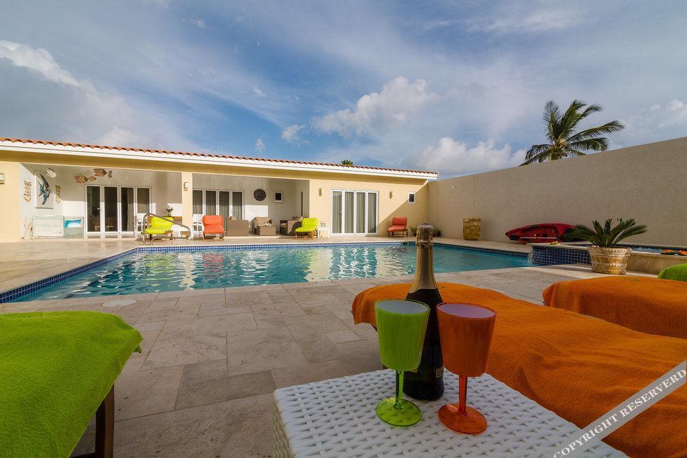Aruba'S Bakval Suites Eksteriør bilde